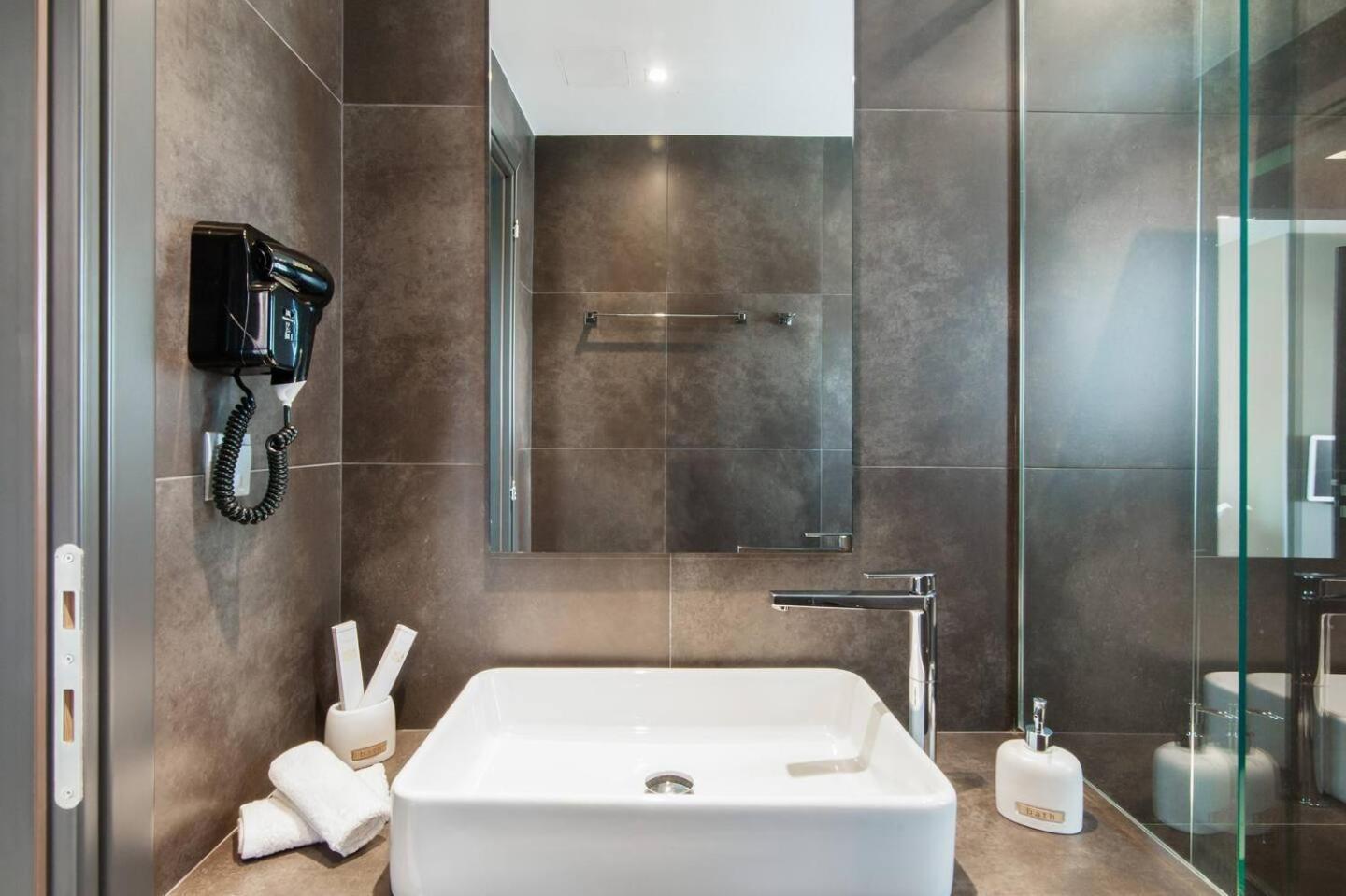Ma Maison Nο 1, Penthouse, Acropolis And Lycabettus View, Ultra High Speed Internet 300 Mbps, 15' To Acropolis By Metro, 1' From Metro Station アテネ エクステリア 写真